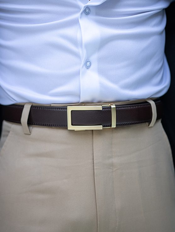 MEKLINK Oxford — brown leather with warm gold buckle